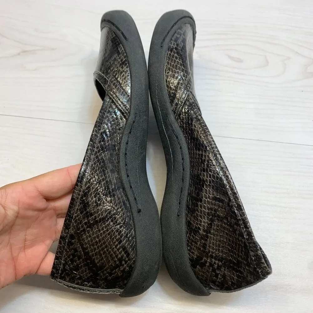 Muk‎ Luk Sport Shoes Womens 9 Brown Black Snake Slip On Comfort Loafers